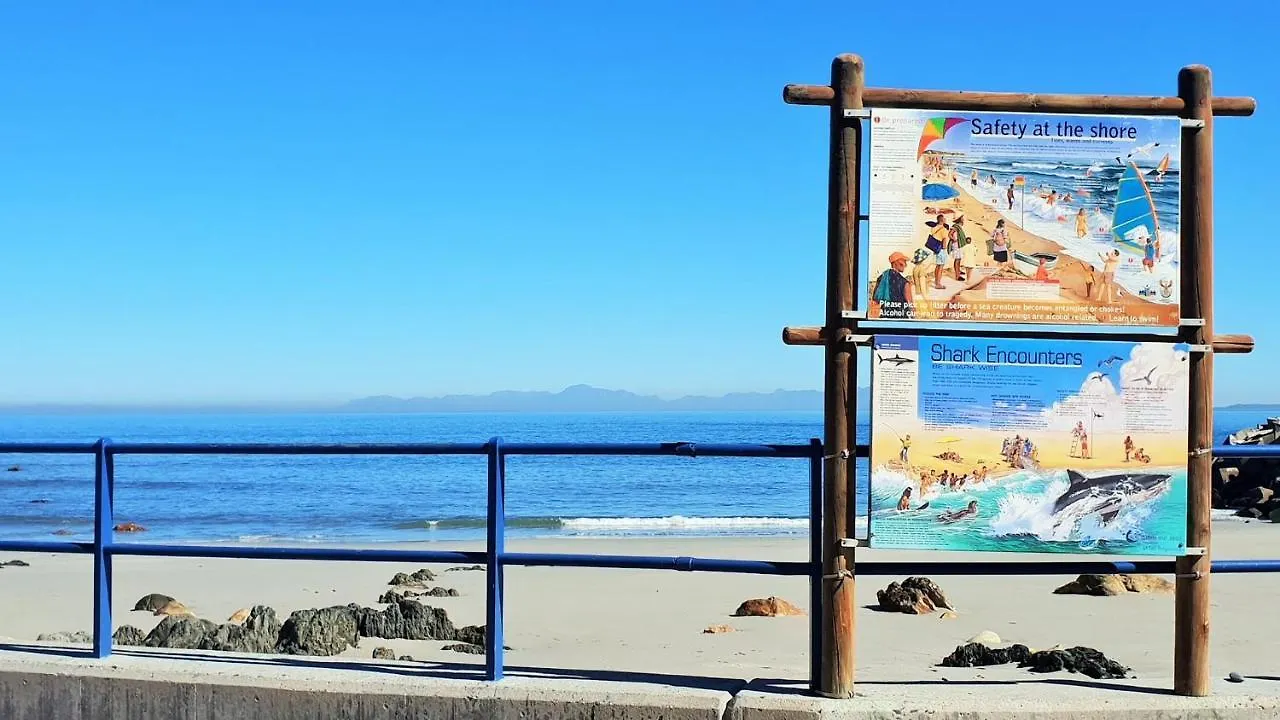 The View On Bikini Beach, Sleeps 4 Gordonʼs Bay Διαμέρισμα